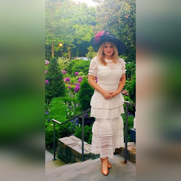 Gorgeous Derby Hat Flax Black W/Fuchsia Feathers - Picture 2 of 15